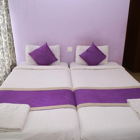 V Bee Plaza Hotel Thiruvananthapuram Exterior photo