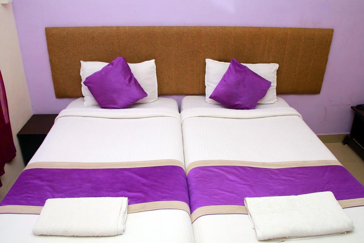 V Bee Plaza Hotel Thiruvananthapuram Exterior photo