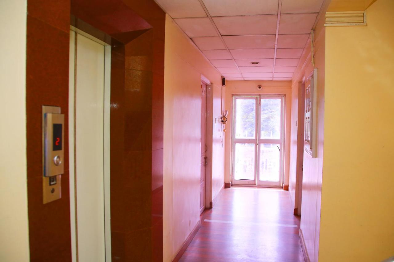 V Bee Plaza Hotel Thiruvananthapuram Exterior photo